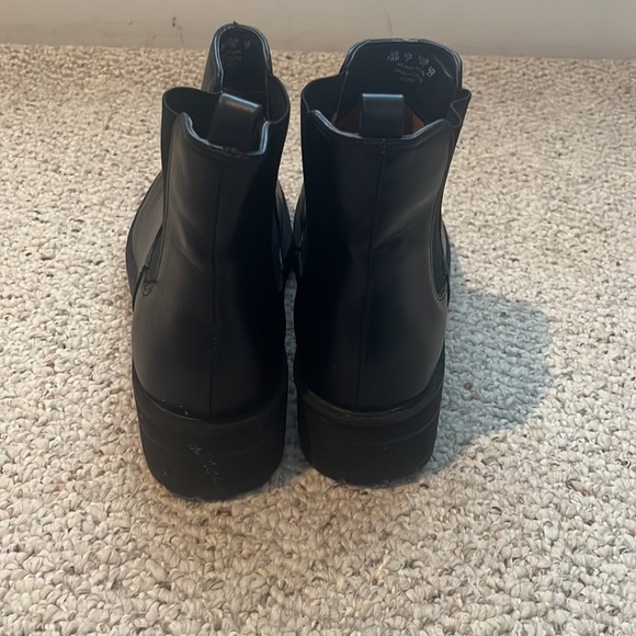 Fergie black heeled chelsea boot - Picture 4 of 5